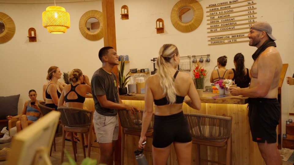 People ordering at The Den Health Bar in the Waialua lobby
